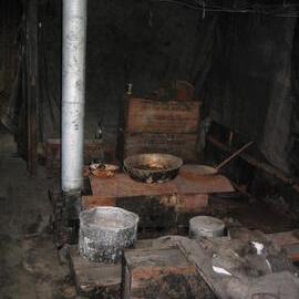 2004-05 Scott's 'Discovery' hut, interior (013)