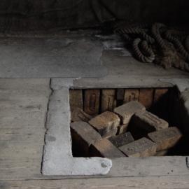 2004-05 Scott's 'Discovery' hut, interior (062)