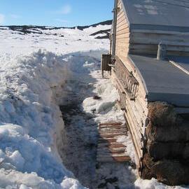 2004-05 Scott's 'Terra Nova' hut, work task, snow removal (003)