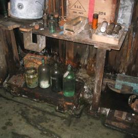 2004-05 Scott's 'Terra Nova' hut, snow removal results (023)