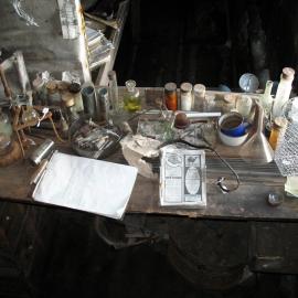 2007 K170, Scott's 'Terra Nova' Hut - Biology equipment and bench