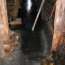 2004-05 Scott's 'Terra Nova' hut, work task,  inspection (18)