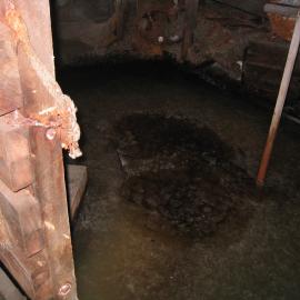 2004-05 Scott's 'Terra Nova' hut, work task, inspection (24)