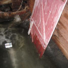 2004-05 Scott's 'Terra Nova' hut, work task, inspection (33)