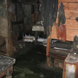 2004-05 Scott's 'Terra Nova' hut, work task, inspection (100)