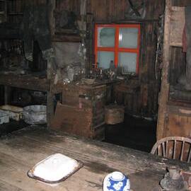 2004-05 Scott's 'Terra Nova' hut, work task, inspection (117)