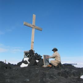 2004-05 Scott's 'Terra Nova' hut, work task, Cross (003)