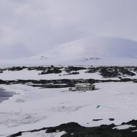2020-21 'Terra Nova' Hut, hut exterior (03)