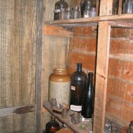 2003-04 Biological laboratory on east wall of Shackleton's 'Nimrod' Hut (002)