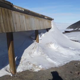 Snow accumulation at Scott's 'Discovery' hut (002)