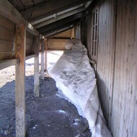 Snow and ice build up, Scott's 'Discovery' Hut (002)