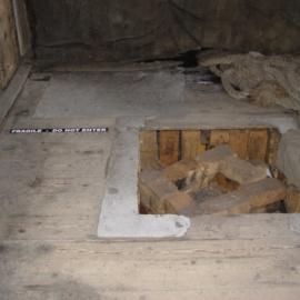 2004-05 Scott's 'Discovery' hut, Base of Bernacchi's apparatus