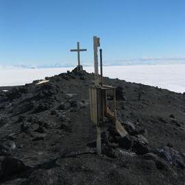 Instrument shelter on Wind Vane Hill (002)