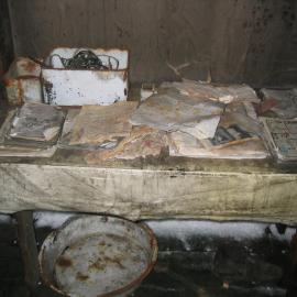 2003-04 Geology table in Scott's 'Terra Nova' Hut