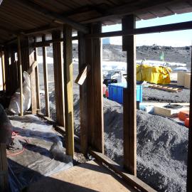 2008-09 'Terra Nova' hut Western Annexe, cladding (061)