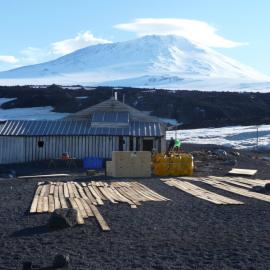 2008-09 'Terra Nova' hut, floor (369)