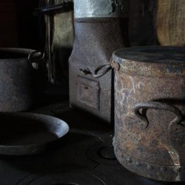 2008 09 'Nimrod' hut, interior artefacts (080)