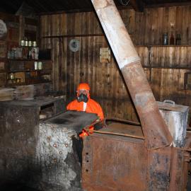 2008-09 'Terra Nova' hut, Galley stove (001)