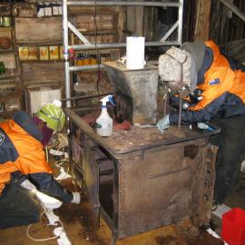 2008-09 'Terra Nova' hut, Galley stove (026)