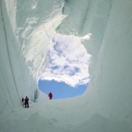Winter 2009 Crevasse exploring (002)
