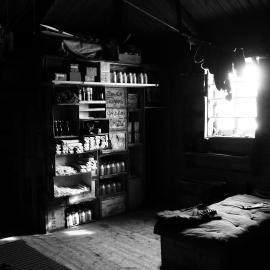 2008 09 'Nimrod' hut, interior artefacts (093)
