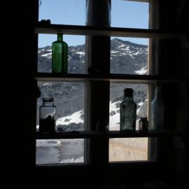 2008 09 'Nimrod' hut, interior artefacts (157)
