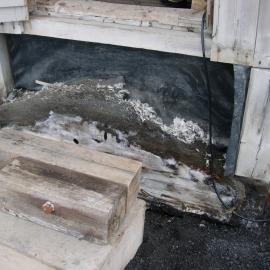 2007 Step to be replaced at Shackleton's 'Nimrod' hut, Cape Royds (004)
