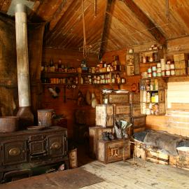 2007 Main space inside Shackleton's 'Nimrod' hut, Cape Royds