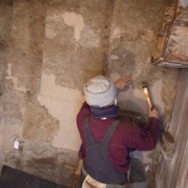 2007 Charley Brentnall in Mawson's Lab during repairs (002)