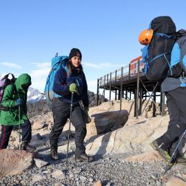 Guide Rob Frost and team approaching Mueller Hut (002)