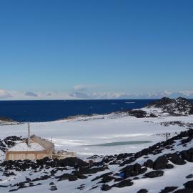 2009-10 Shackleton's 'Nimrod' hut and Cape Royds environs
