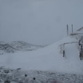 2009-10 Snow build-up on Shackleton's 'Nimrod' hut