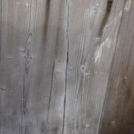 2007 Damaged cladding on Shackleton's 'Nimrod' hut