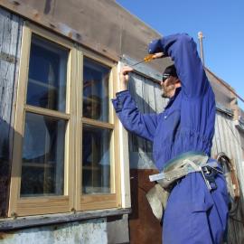 2006-07 Conservators at work, Steve Brown at Cape Royds