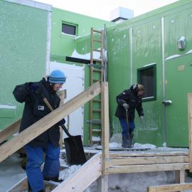 2007 Philippa Durkin and Fiona Cahill removing snow from steps