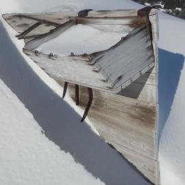 Snow build-up, Stables of Shackleton's 'Nimrod' Hut