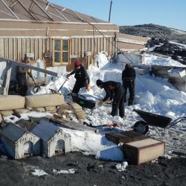 Snow mitigation at Shackleton's 'Nimrod' Hut 