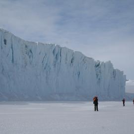 2013-14 AHT team walking near Barne Glacier (001)