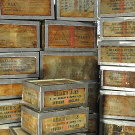 2013-14 Venesta cases with new metal edging, Scott Base (003)
