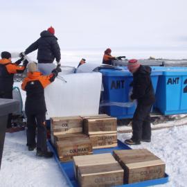2013-14 AHT team unloading artefacts from cubers, Cape Evans (001)