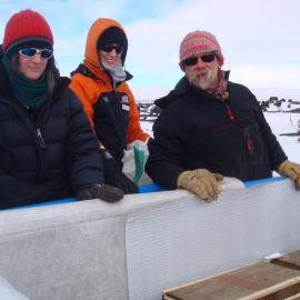 2013-14 AHT team unloading artefacts from cubers, Cape Evans (004)