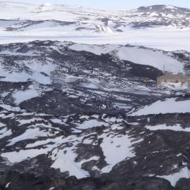2013-14 Shackleton's 'Nimrod' hut in the surrounding landscape