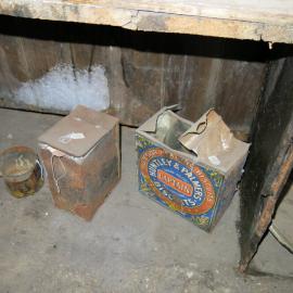 2013-14 Location image, artefacts on Table 1, Scott's 'Discovery' hut, Hut Point (005)