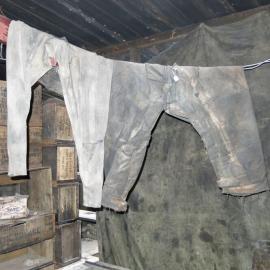 2013-14 Location image, artefacts on sleeping platform, Scott's 'Discovery' hut, Hut Point (002)