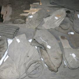 2013-14 Location image, artefacts on sleeping platform, Scott's 'Discovery' hut, Hut Point (004)