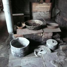 2009-10 Scott's 'Discovery' hut, interior, blubber stove