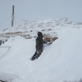 2009-10 AHT's Lizzie Meek clearing snow from Shackleton's 'Nimrod' hut