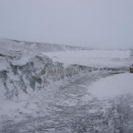 2005-06 Snow build-up around Scott's 'Terra Nova' hut, Cape Evans (002)