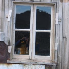 2005-06 Shackleton's 'Nimrod' hut window, Cape Royds (001)