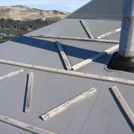 2005-06 Shackleton's 'Nimrod' hut, East roof before work (001)